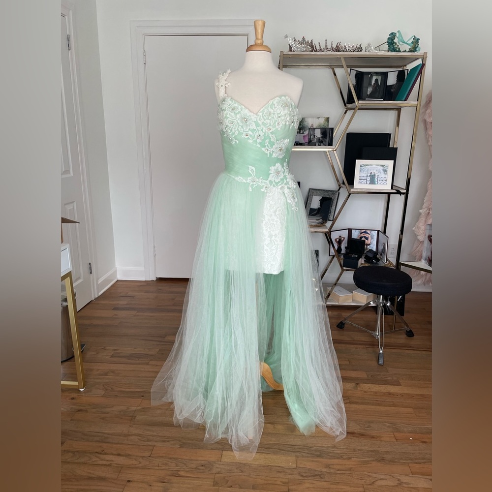 Sherri Hill Mint Gown, skirt with toole overlay skirt. Size 14
